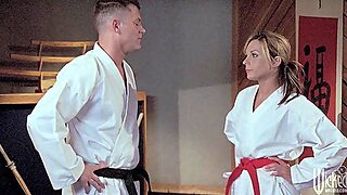 O melhor do sexo com uma novinha perfeita - Horny Girl Kirsten Price Enjoys Getting Fucked On The Floor