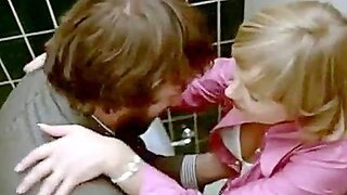 Hopla Pa Sengekanten (Jumping At The Bedside) -- English Dub