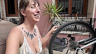 I Fix Reas Bike And We Bang On The Stairs Of The Building