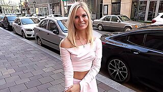 Blonde Bombshell Candee Licious Wants A Facial