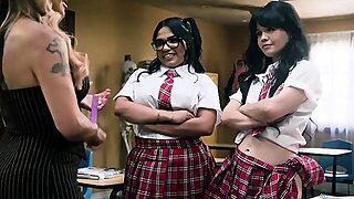 Yhivi And Summer Col Tried Anal Buttplugs